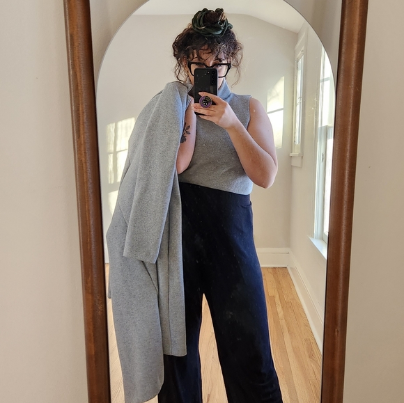 Grey Sleeveless Turtleneck Sweater - Picture 4 of 7